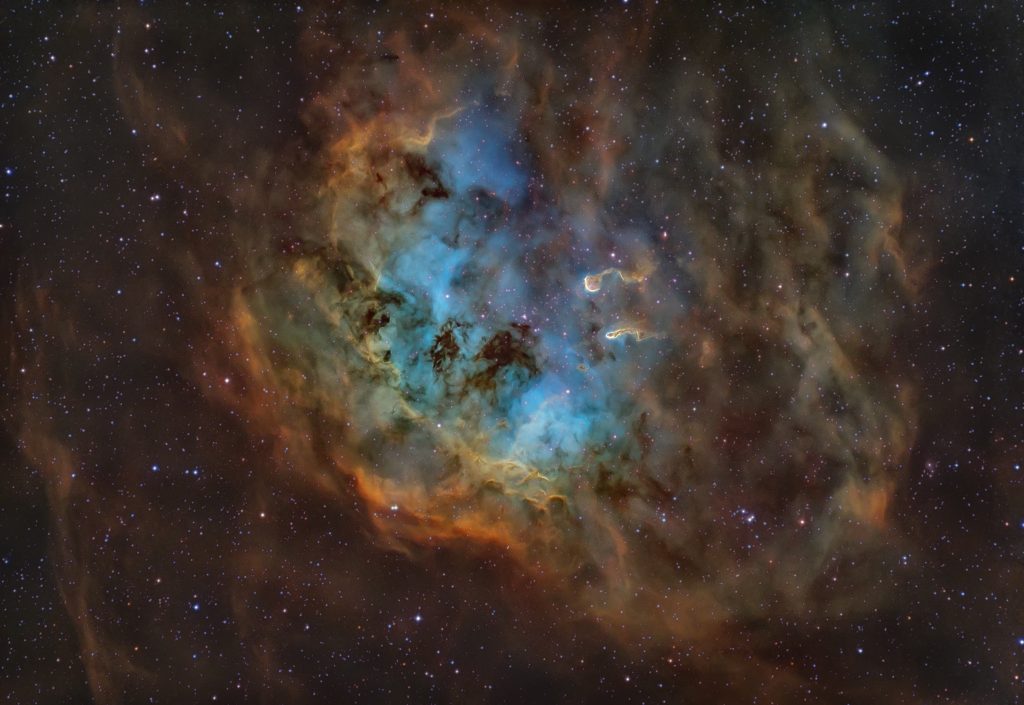 Fotografia e Formazione Adobe Nebulosa Girino - IC410 Montata in Hubble Palette: Sii:HA:Oiii Sky-Watcher 200/800 f4 su AZEQ6-GT ZWO ASI 294 Pro Filtri per banda stretta Optolong