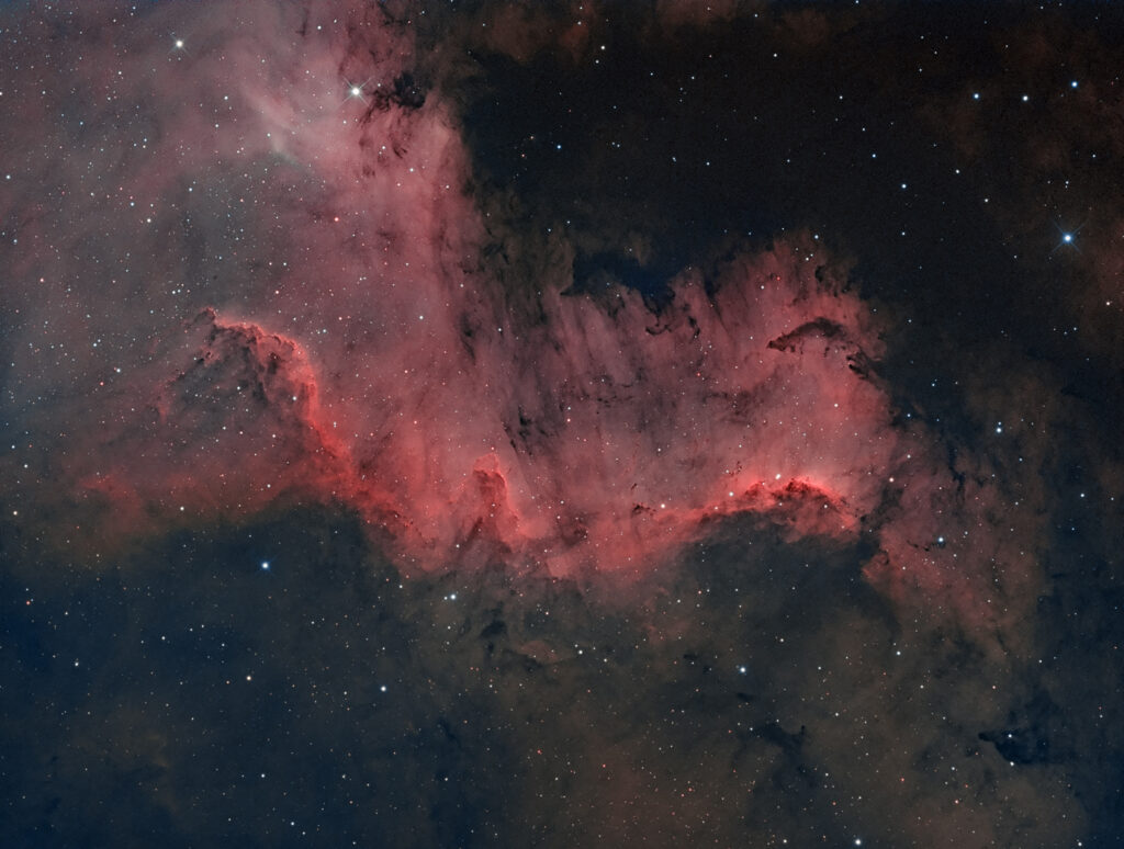 Nebulosa Muro del Cigno parte della Nebulosa Nord America NGC 7000 o C 20 astrofotografia banda stretta