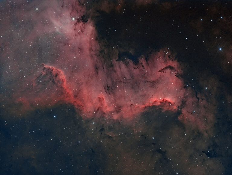 Nebulosa Muro del Cigno parte della Nebulosa Nord America NGC 7000 o C 20