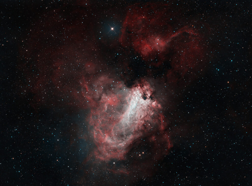 Nebulosa Omega M 17 in H-Alpha 7nm ha 200/800 astrofotografia banda stretta narrowband oiii bicolor HOO