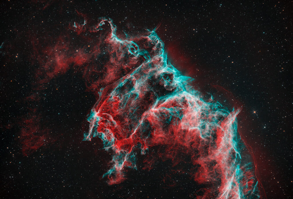 Veil nebula Nebulosa Velo NGC 6995 6992 - Resto di supernova fotografato in banda ultra stretta bicolor HOO con H-Alpha da 3nm e Oiii da 3.5nm con Sky-Watcher 300/1200 f/4 su EQ8R-Pro e ZWO ASI 294MM - Integrazione di 220'+275' Lezioni e corsi di Astrofotografia in Streaming